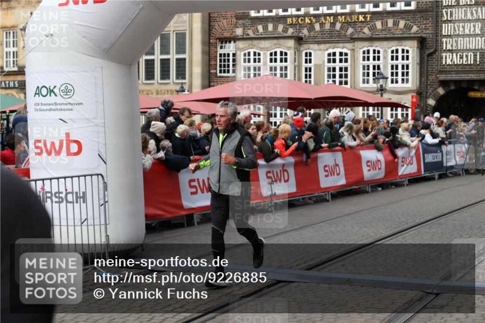 05.10.2025 - 20. swb-Marathon Bremen Yannick Fuchs http://msf.ph/oto/9226885 05.10.2025 11:00:58 Ziel 9327, 9389, 9827, 10182, 10571, 10690, 10901, 11155 meine-sportfotos.de