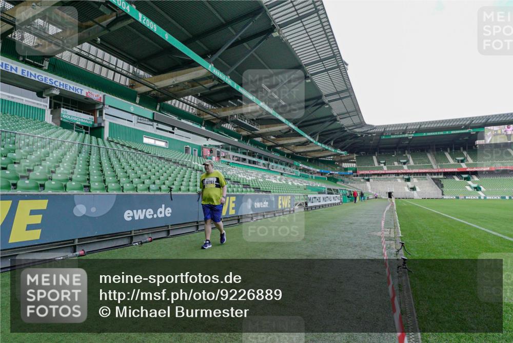 05.10.2025 - 20. swb-Marathon Bremen Michael Burmester http://msf.ph/oto/9226889 05.10.2025 10:56:04 Laufen im Stadion 9629, 10761, 10765, 11419, 9629 meine-sportfotos.de