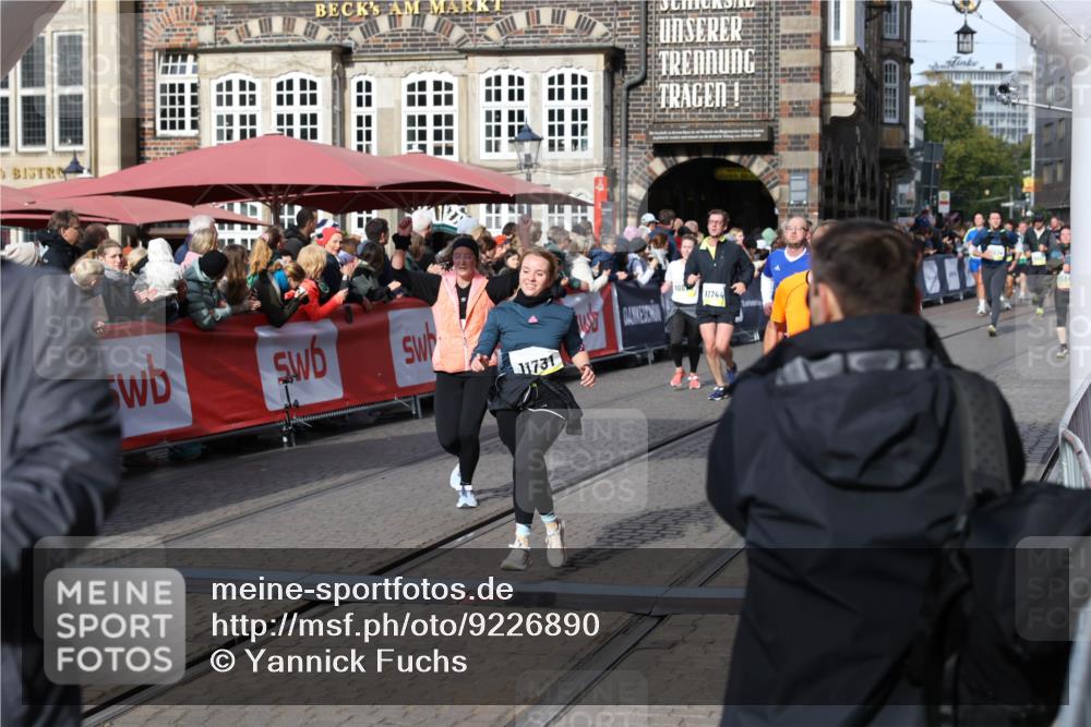 05.10.2025 - 20. swb-Marathon Bremen Yannick Fuchs http://msf.ph/oto/9226890 05.10.2025 10:57:53 Ziel 9372, 9585, 9943, 9979, 10225, 10250, 10329, 10341, 10555, 10890, 11457, 11520, 11521, 11575, 11731, 11744 meine-sportfotos.de