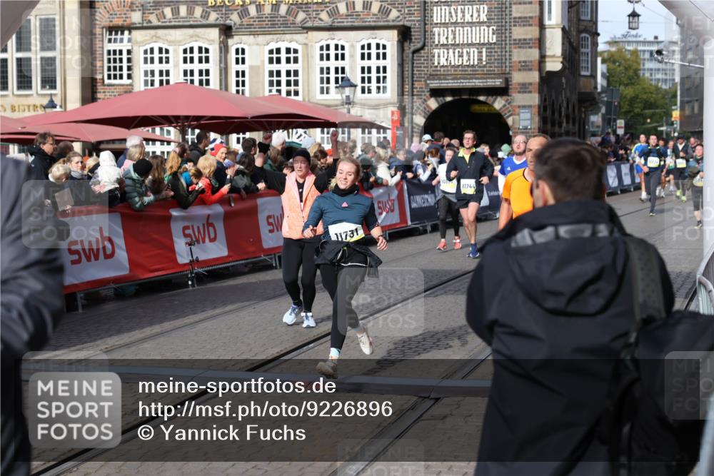 05.10.2025 - 20. swb-Marathon Bremen Yannick Fuchs http://msf.ph/oto/9226896 05.10.2025 10:57:53 Ziel 9372, 9585, 9943, 9979, 10225, 10250, 10329, 10341, 10555, 10890, 11457, 11520, 11521, 11575, 11731, 11744 meine-sportfotos.de