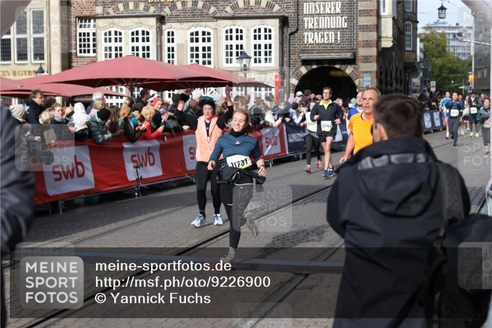 05.10.2025 - 20. swb-Marathon Bremen Yannick Fuchs http://msf.ph/oto/9226900 05.10.2025 10:57:53 Ziel 9372, 9585, 9943, 9979, 10225, 10250, 10329, 10341, 10555, 10890, 11457, 11520, 11521, 11575, 11731, 11744 meine-sportfotos.de
