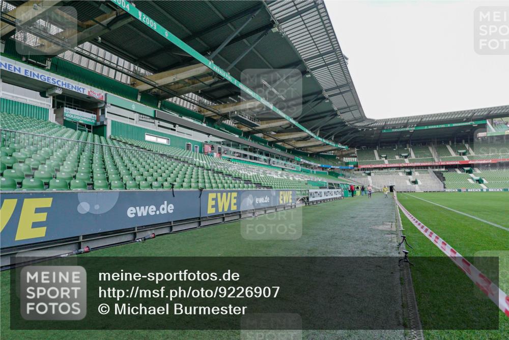 05.10.2025 - 20. swb-Marathon Bremen Michael Burmester http://msf.ph/oto/9226907 05.10.2025 10:59:09 Laufen im Stadion 9376, 10528, 11302 meine-sportfotos.de