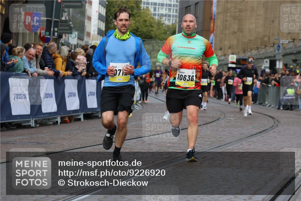 05.10.2025 - 20. swb-Marathon Bremen Strokosch-Dieckow http://msf.ph/oto/9226920 05.10.2025 10:49:36 Ziel 9626, 9627, 10170, 10636, 10712, 10726, 10873, 10888, 11579, 11692 meine-sportfotos.de