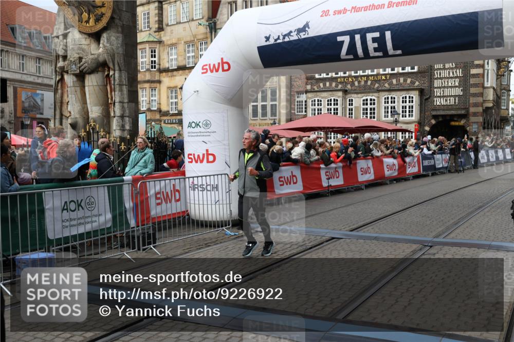05.10.2025 - 20. swb-Marathon Bremen Yannick Fuchs http://msf.ph/oto/9226922 05.10.2025 11:00:59 Ziel 9327, 9389, 9827, 10182, 10571, 10690, 11155 meine-sportfotos.de