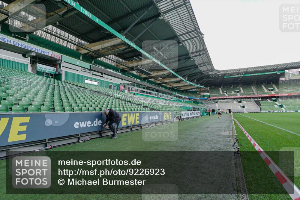 05.10.2025 - 20. swb-Marathon Bremen Michael Burmester http://msf.ph/oto/9226923 05.10.2025 10:59:54 Laufen im Stadion 9376, 10528, 11302 meine-sportfotos.de