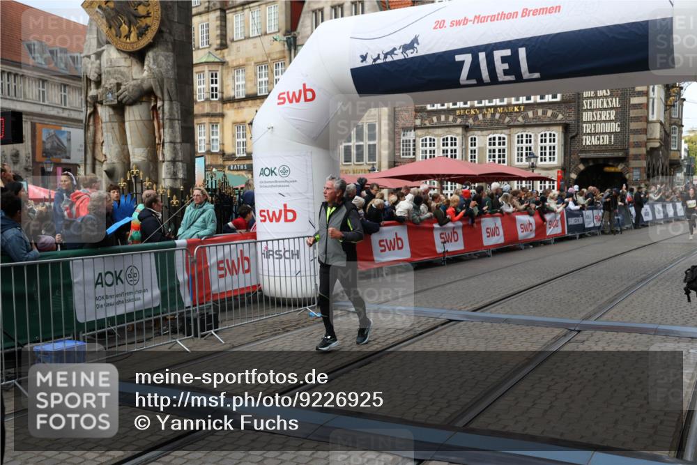05.10.2025 - 20. swb-Marathon Bremen Yannick Fuchs http://msf.ph/oto/9226925 05.10.2025 11:00:59 Ziel 9327, 9389, 9827, 10182, 10571, 10690, 11155 meine-sportfotos.de