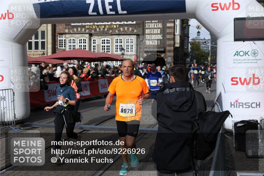 05.10.2025 - 20. swb-Marathon Bremen Yannick Fuchs http://msf.ph/oto/9226926 05.10.2025 10:57:54 Ziel 9372, 9585, 9943, 9979, 10219, 10225, 10250, 10329, 10341, 10555, 10890, 11457, 11520, 11521, 11564, 11575, 11731, 11744 meine-sportfotos.de