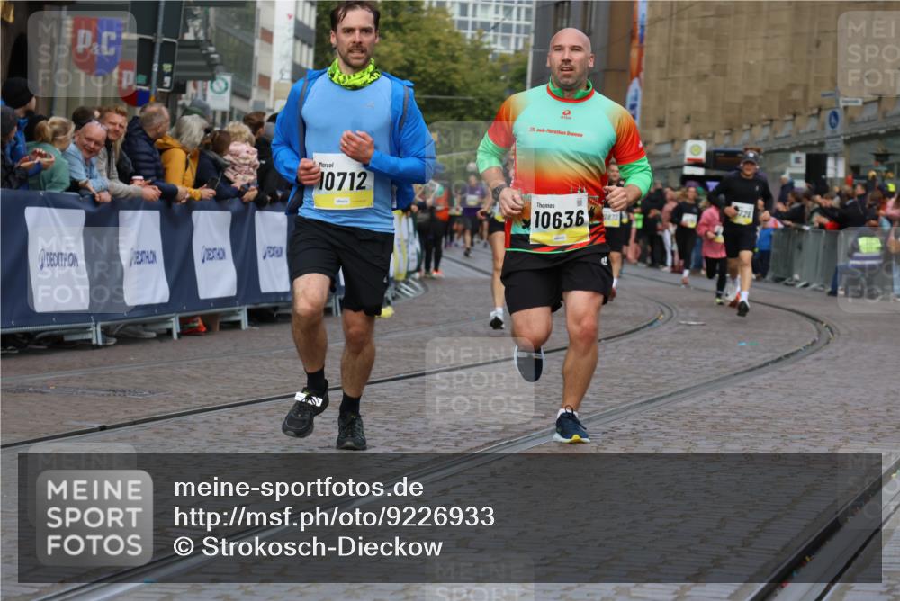 05.10.2025 - 20. swb-Marathon Bremen Strokosch-Dieckow http://msf.ph/oto/9226933 05.10.2025 10:49:36 Ziel 9626, 9627, 10170, 10636, 10712, 10726, 10873, 10888, 11579, 11692 meine-sportfotos.de
