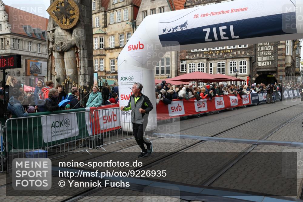 05.10.2025 - 20. swb-Marathon Bremen Yannick Fuchs http://msf.ph/oto/9226935 05.10.2025 11:00:59 Ziel 9327, 9389, 9827, 10182, 10571, 10690, 11155 meine-sportfotos.de