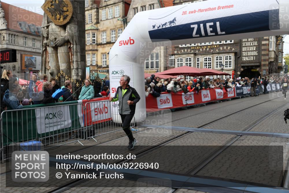 05.10.2025 - 20. swb-Marathon Bremen Yannick Fuchs http://msf.ph/oto/9226940 05.10.2025 11:00:59 Ziel 9327, 9389, 9827, 10182, 10571, 10690, 11155 meine-sportfotos.de