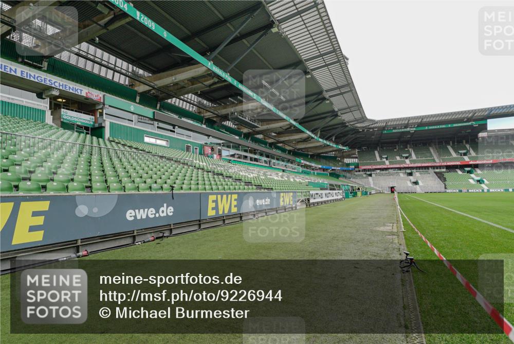 05.10.2025 - 20. swb-Marathon Bremen Michael Burmester http://msf.ph/oto/9226944 05.10.2025 11:26:09 Laufen im Stadion  meine-sportfotos.de