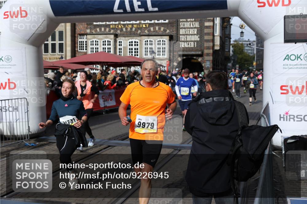 05.10.2025 - 20. swb-Marathon Bremen Yannick Fuchs http://msf.ph/oto/9226945 05.10.2025 10:57:54 Ziel 9372, 9585, 9943, 9979, 10219, 10225, 10250, 10329, 10341, 10555, 10890, 11457, 11520, 11521, 11564, 11575, 11731, 11744 meine-sportfotos.de