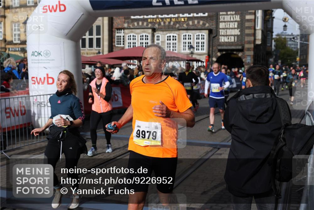 05.10.2025 - 20. swb-Marathon Bremen Yannick Fuchs http://msf.ph/oto/9226952 05.10.2025 10:57:54 Ziel 9372, 9585, 9943, 9979, 10219, 10225, 10250, 10329, 10341, 10555, 10890, 11457, 11520, 11521, 11564, 11575, 11731, 11744 meine-sportfotos.de