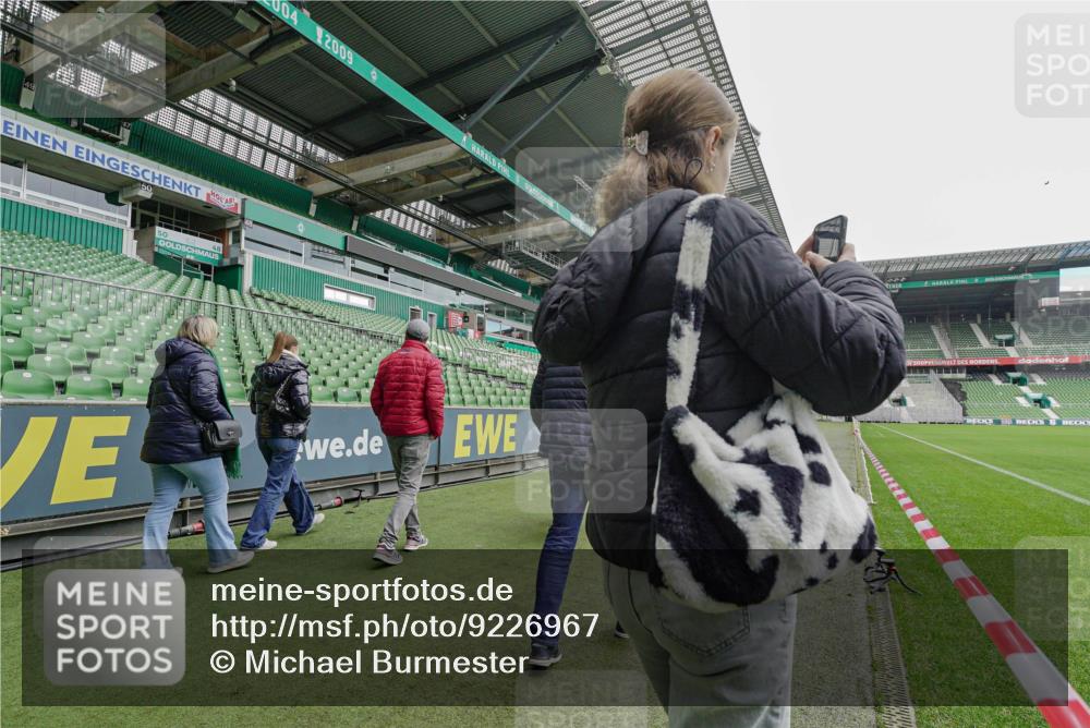 05.10.2025 - 20. swb-Marathon Bremen Michael Burmester http://msf.ph/oto/9226967 05.10.2025 11:29:09 Laufen im Stadion  meine-sportfotos.de