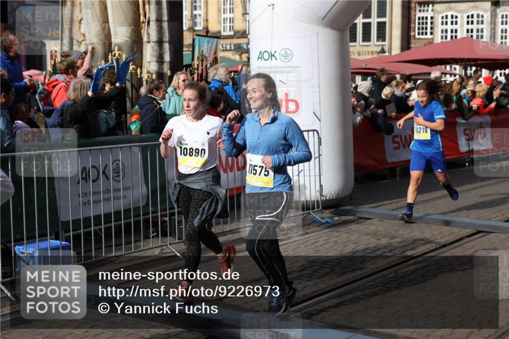 05.10.2025 - 20. swb-Marathon Bremen Yannick Fuchs http://msf.ph/oto/9226973 05.10.2025 10:57:58 Ziel 9221, 9979, 10219, 10341, 10651, 10834, 10890, 10975, 11023, 11457, 11469, 11564, 11575, 11731, 11744 meine-sportfotos.de