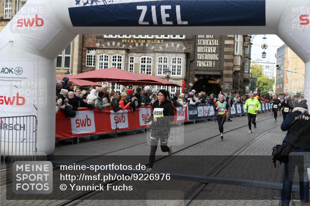 05.10.2025 - 20. swb-Marathon Bremen Yannick Fuchs http://msf.ph/oto/9226976 05.10.2025 11:01:03 Ziel 9600, 10258, 11155 meine-sportfotos.de
