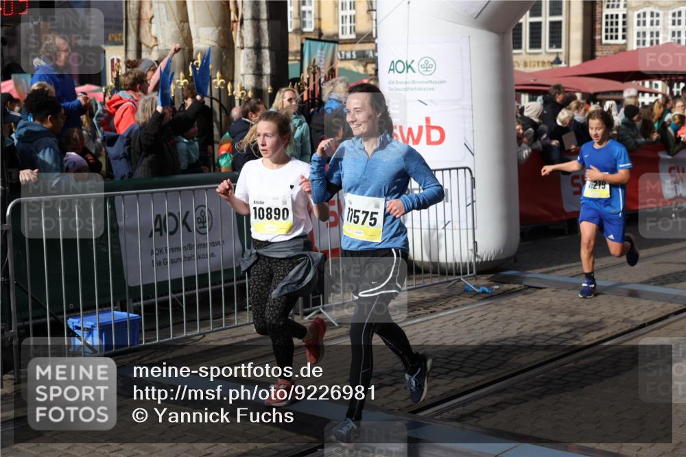 05.10.2025 - 20. swb-Marathon Bremen Yannick Fuchs http://msf.ph/oto/9226981 05.10.2025 10:57:58 Ziel 9221, 9979, 10219, 10341, 10651, 10834, 10890, 10975, 11023, 11457, 11469, 11564, 11575, 11731, 11744 meine-sportfotos.de