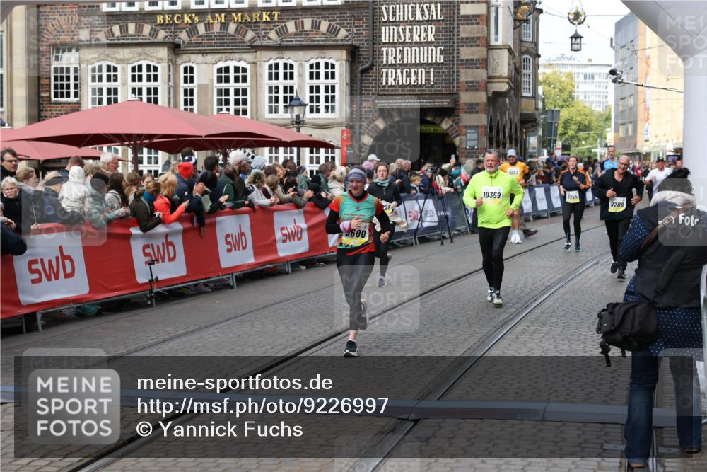 05.10.2025 - 20. swb-Marathon Bremen Yannick Fuchs http://msf.ph/oto/9226997 05.10.2025 11:01:05 Ziel 9208, 9600, 10228, 10258, 10359, 11155 meine-sportfotos.de