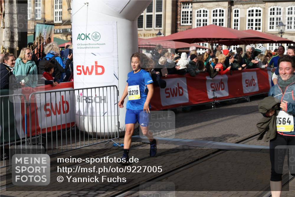 05.10.2025 - 20. swb-Marathon Bremen Yannick Fuchs http://msf.ph/oto/9227005 05.10.2025 10:57:58 Ziel 9221, 9979, 10219, 10341, 10651, 10834, 10890, 10975, 11023, 11457, 11469, 11564, 11575, 11731, 11744 meine-sportfotos.de