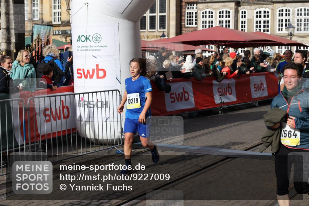05.10.2025 - 20. swb-Marathon Bremen Yannick Fuchs http://msf.ph/oto/9227009 05.10.2025 10:57:59 Ziel 9221, 9719, 9979, 10219, 10341, 10651, 10834, 10890, 10975, 11023, 11116, 11301, 11457, 11469, 11564, 11575, 11731, 11744 meine-sportfotos.de