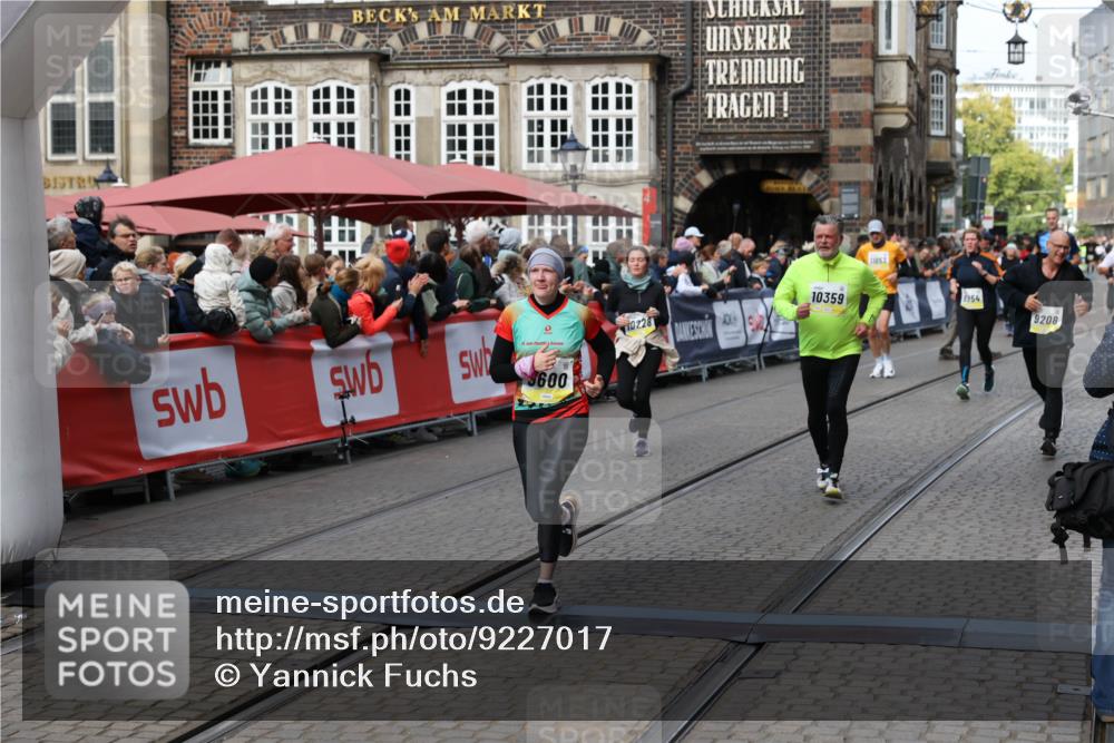 05.10.2025 - 20. swb-Marathon Bremen Yannick Fuchs http://msf.ph/oto/9227017 05.10.2025 11:01:05 Ziel 9208, 9600, 10228, 10258, 10359, 11155 meine-sportfotos.de