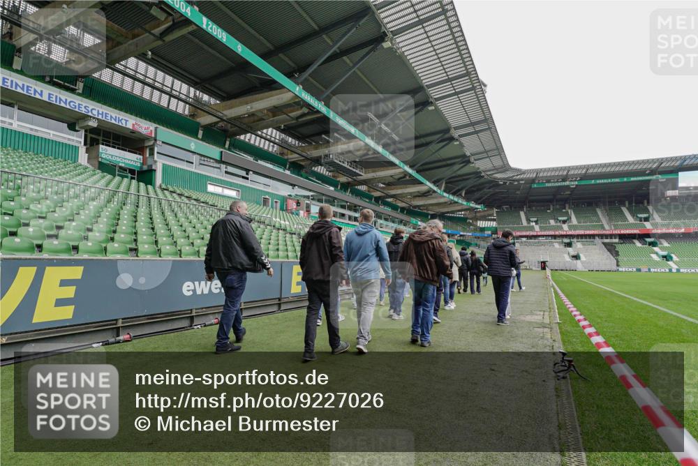 05.10.2025 - 20. swb-Marathon Bremen Michael Burmester http://msf.ph/oto/9227026 05.10.2025 11:29:19 Laufen im Stadion  meine-sportfotos.de