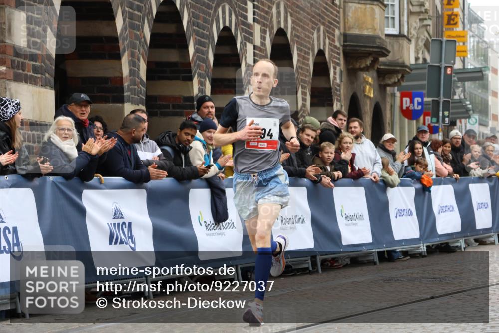 05.10.2025 - 20. swb-Marathon Bremen Strokosch-Dieckow http://msf.ph/oto/9227037 05.10.2025 12:21:54 Ziel 594 meine-sportfotos.de