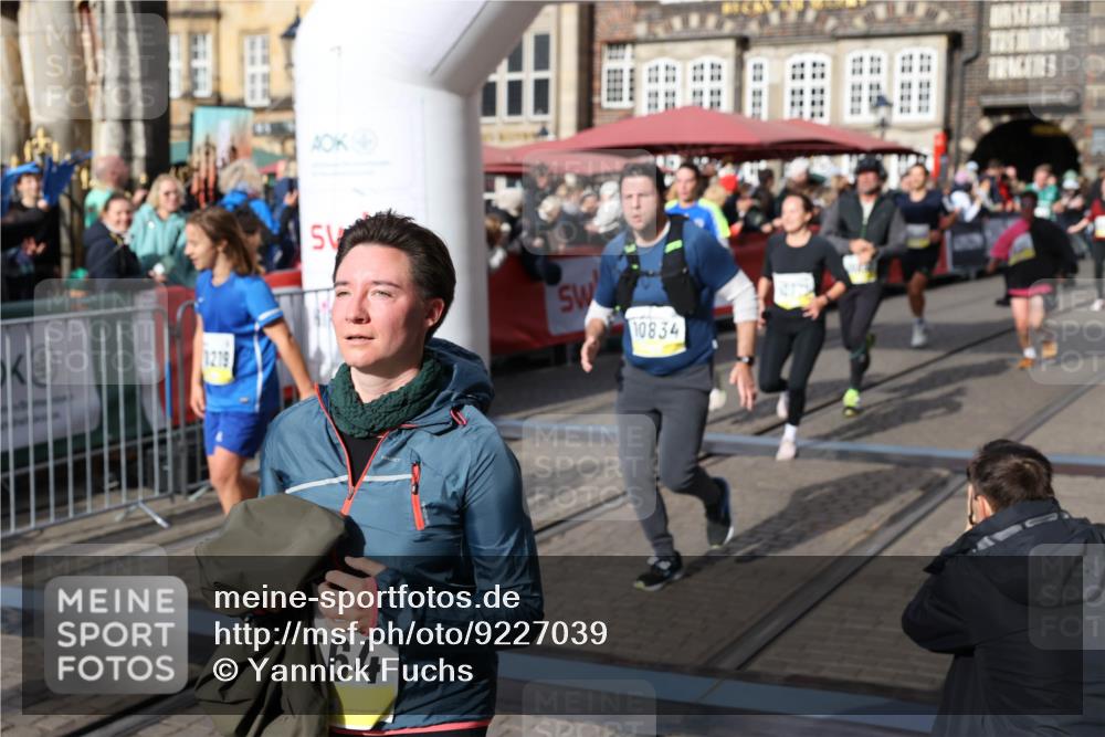 05.10.2025 - 20. swb-Marathon Bremen Yannick Fuchs http://msf.ph/oto/9227039 05.10.2025 10:58:00 Ziel 9221, 9568, 9719, 10219, 10341, 10651, 10703, 10834, 10890, 10975, 11023, 11116, 11301, 11457, 11469, 11564, 11575, 11744 meine-sportfotos.de