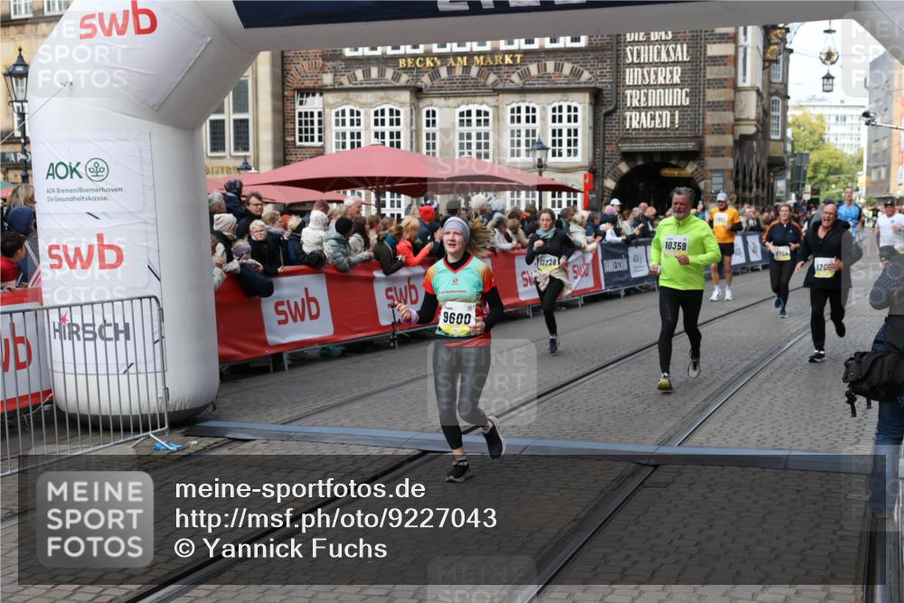 05.10.2025 - 20. swb-Marathon Bremen Yannick Fuchs http://msf.ph/oto/9227043 05.10.2025 11:01:06 Ziel 9208, 9600, 9954, 10228, 10258, 10359 meine-sportfotos.de