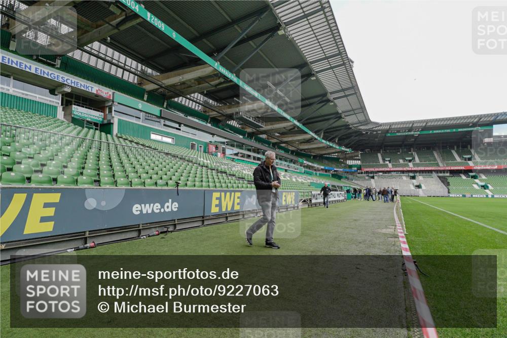 05.10.2025 - 20. swb-Marathon Bremen Michael Burmester http://msf.ph/oto/9227063 05.10.2025 11:30:19 Laufen im Stadion  meine-sportfotos.de