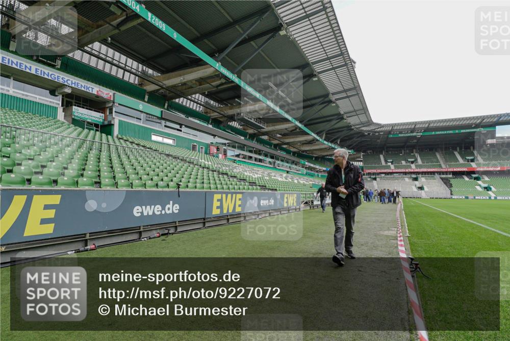 05.10.2025 - 20. swb-Marathon Bremen Michael Burmester http://msf.ph/oto/9227072 05.10.2025 11:30:21 Laufen im Stadion  meine-sportfotos.de