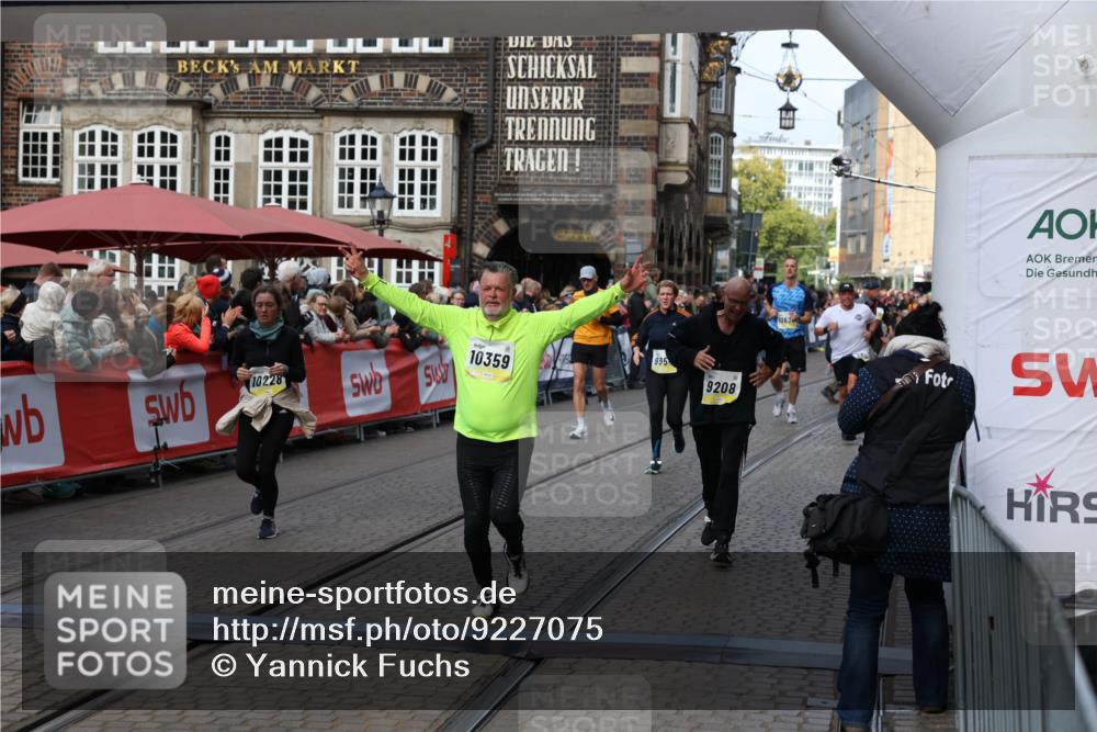 05.10.2025 - 20. swb-Marathon Bremen Yannick Fuchs http://msf.ph/oto/9227075 05.10.2025 11:01:07 Ziel 9208, 9305, 9600, 9954, 10228, 10258, 10359 meine-sportfotos.de