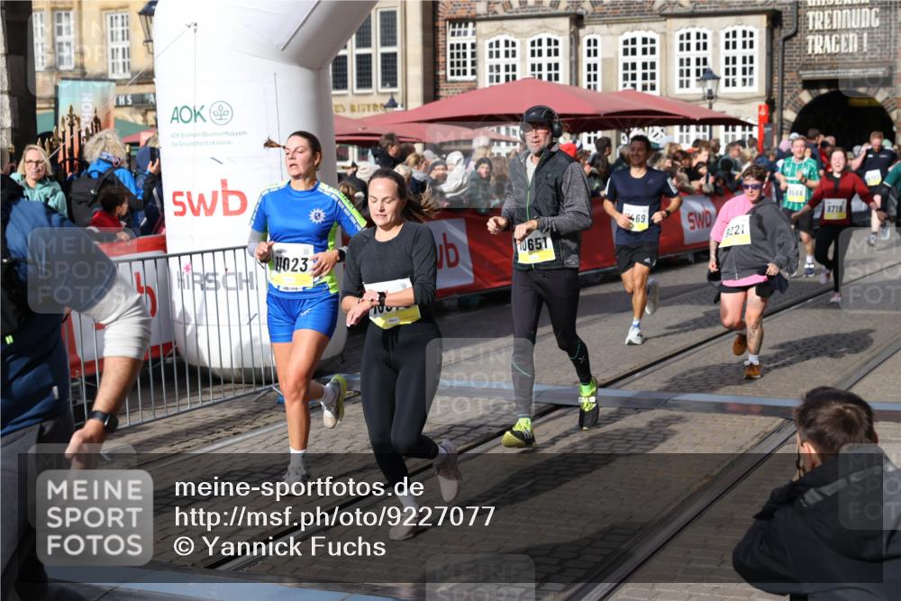 05.10.2025 - 20. swb-Marathon Bremen Yannick Fuchs http://msf.ph/oto/9227077 05.10.2025 10:58:01 Ziel 9221, 9568, 9719, 10219, 10651, 10703, 10834, 10890, 10975, 11023, 11116, 11301, 11457, 11469, 11564, 11575, 11744 meine-sportfotos.de