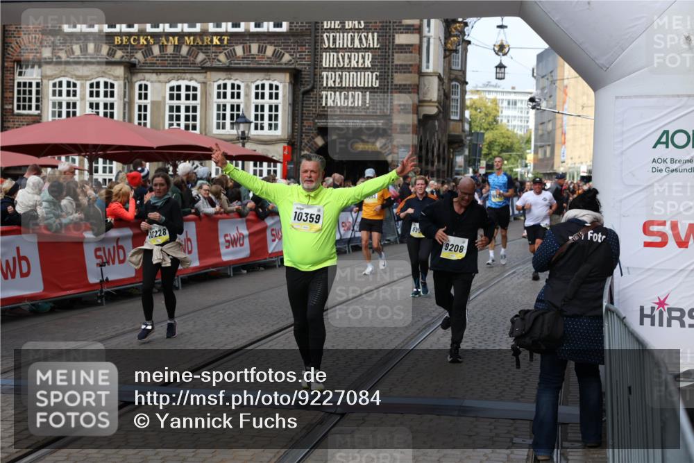 05.10.2025 - 20. swb-Marathon Bremen Yannick Fuchs http://msf.ph/oto/9227084 05.10.2025 11:01:07 Ziel 9208, 9305, 9600, 9954, 10228, 10258, 10359 meine-sportfotos.de