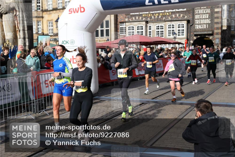 05.10.2025 - 20. swb-Marathon Bremen Yannick Fuchs http://msf.ph/oto/9227086 05.10.2025 10:58:01 Ziel 9221, 9568, 9719, 10219, 10651, 10703, 10834, 10890, 10975, 11023, 11116, 11301, 11457, 11469, 11564, 11575, 11744 meine-sportfotos.de