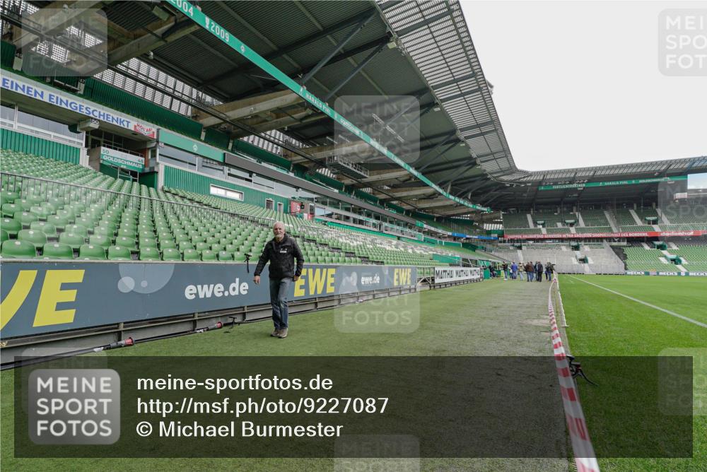 05.10.2025 - 20. swb-Marathon Bremen Michael Burmester http://msf.ph/oto/9227087 05.10.2025 11:30:29 Laufen im Stadion  meine-sportfotos.de