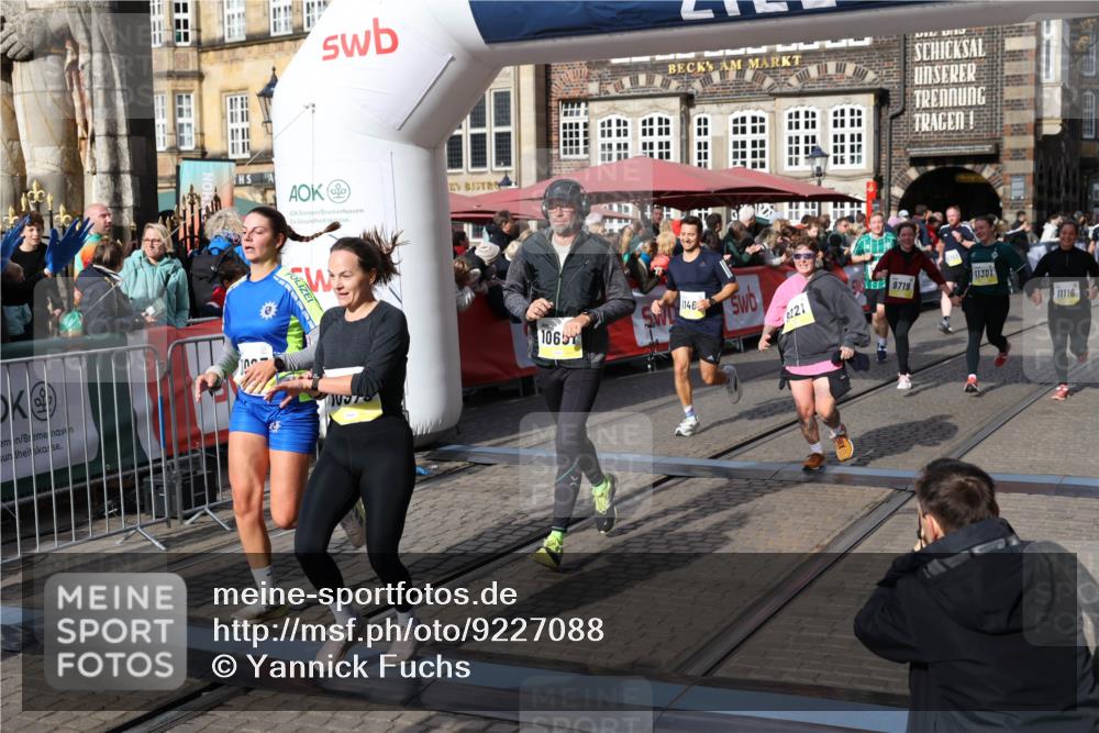 05.10.2025 - 20. swb-Marathon Bremen Yannick Fuchs http://msf.ph/oto/9227088 05.10.2025 10:58:01 Ziel 9221, 9568, 9719, 10219, 10651, 10703, 10834, 10890, 10975, 11023, 11116, 11301, 11457, 11469, 11564, 11575, 11744 meine-sportfotos.de