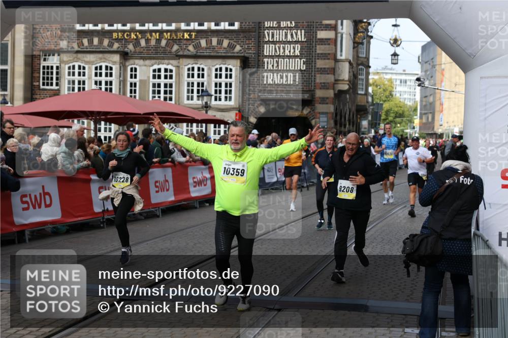 05.10.2025 - 20. swb-Marathon Bremen Yannick Fuchs http://msf.ph/oto/9227090 05.10.2025 11:01:07 Ziel 9208, 9305, 9600, 9954, 10228, 10258, 10359 meine-sportfotos.de