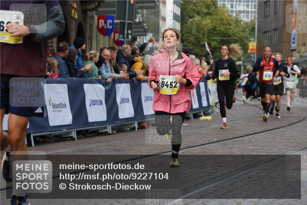 05.10.2025 - 20. swb-Marathon Bremen Strokosch-Dieckow http://msf.ph/oto/9227104 05.10.2025 10:49:45 Ziel 9218, 9369, 9452, 9696, 9761, 9889, 10346, 10726, 10781, 11091, 11692 meine-sportfotos.de