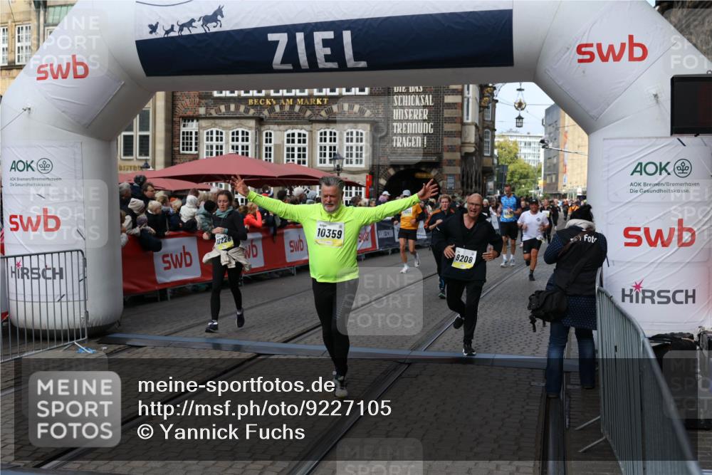 05.10.2025 - 20. swb-Marathon Bremen Yannick Fuchs http://msf.ph/oto/9227105 05.10.2025 11:01:08 Ziel 9208, 9305, 9600, 9954, 10228, 10258, 10359, 11053 meine-sportfotos.de