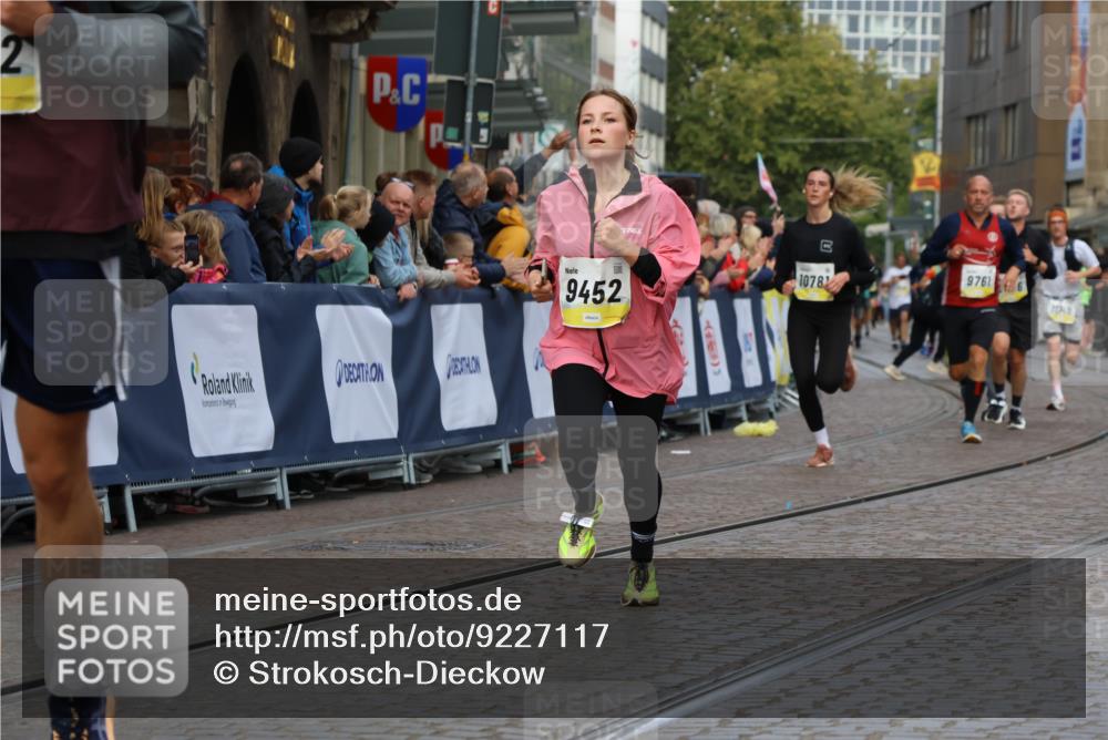 05.10.2025 - 20. swb-Marathon Bremen Strokosch-Dieckow http://msf.ph/oto/9227117 05.10.2025 10:49:45 Ziel 9218, 9369, 9452, 9696, 9761, 9889, 10346, 10726, 10781, 11091, 11692 meine-sportfotos.de