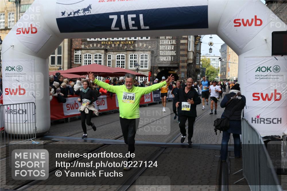 05.10.2025 - 20. swb-Marathon Bremen Yannick Fuchs http://msf.ph/oto/9227124 05.10.2025 11:01:08 Ziel 9208, 9305, 9600, 9954, 10228, 10258, 10359, 11053 meine-sportfotos.de