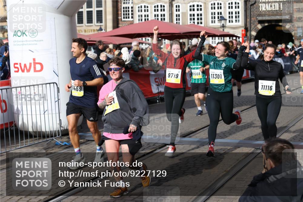 05.10.2025 - 20. swb-Marathon Bremen Yannick Fuchs http://msf.ph/oto/9227129 05.10.2025 10:58:02 Ziel 9221, 9568, 9719, 10219, 10577, 10651, 10703, 10834, 10890, 10975, 11023, 11116, 11301, 11457, 11469, 11564, 11575, 11663, 11744 meine-sportfotos.de