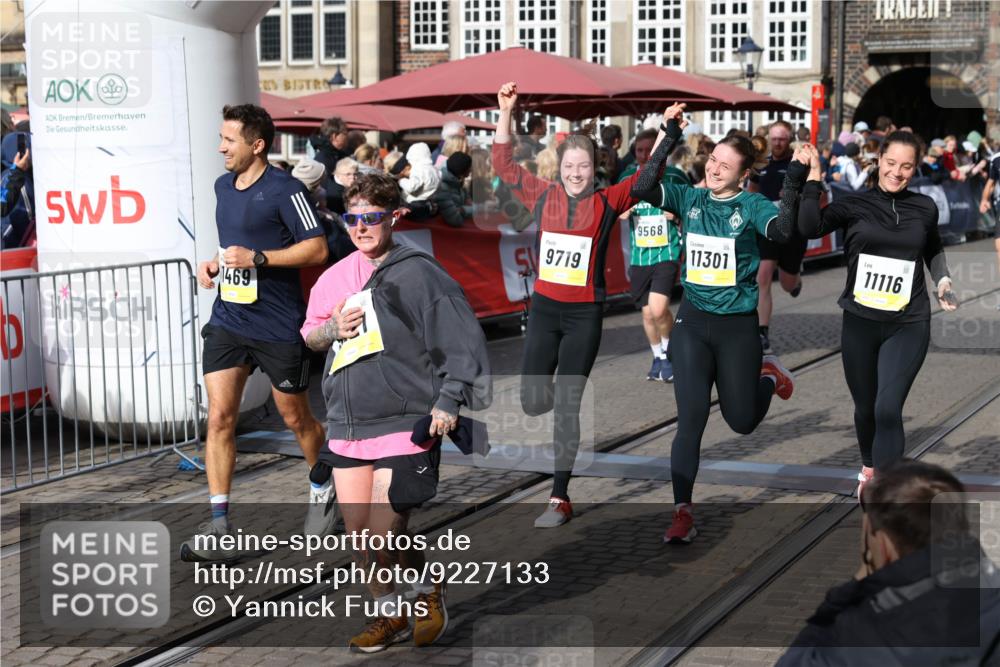 05.10.2025 - 20. swb-Marathon Bremen Yannick Fuchs http://msf.ph/oto/9227133 05.10.2025 10:58:02 Ziel 9221, 9568, 9719, 10219, 10577, 10651, 10703, 10834, 10890, 10975, 11023, 11116, 11301, 11457, 11469, 11564, 11575, 11663, 11744 meine-sportfotos.de