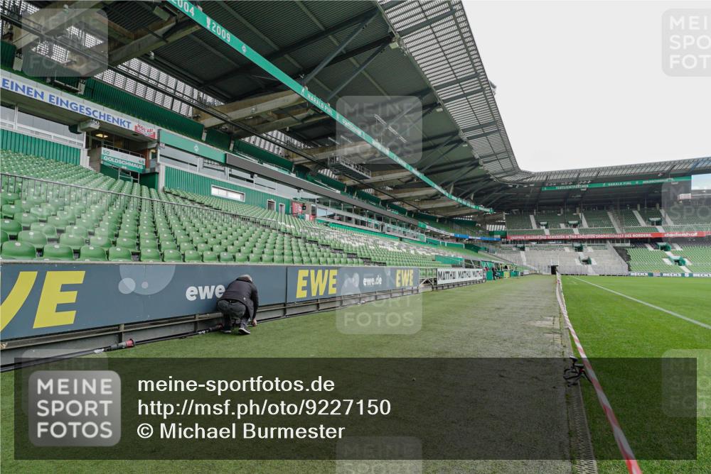 05.10.2025 - 20. swb-Marathon Bremen Michael Burmester http://msf.ph/oto/9227150 05.10.2025 11:49:28 Laufen im Stadion  meine-sportfotos.de