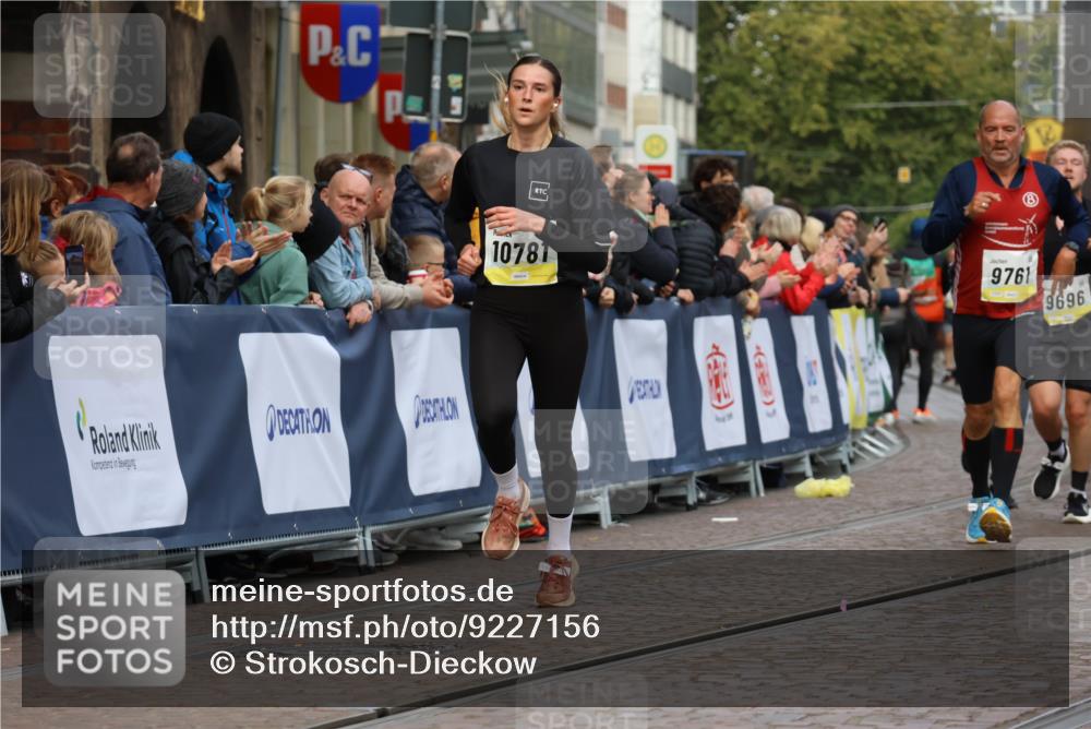 05.10.2025 - 20. swb-Marathon Bremen Strokosch-Dieckow http://msf.ph/oto/9227156 05.10.2025 10:49:47 Ziel 9218, 9369, 9452, 9696, 9761, 9889, 10159, 10346, 10781, 11091, 11749 meine-sportfotos.de
