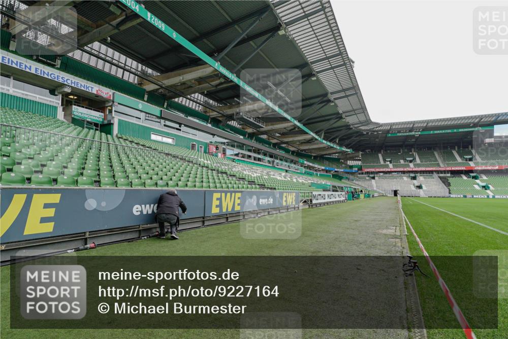 05.10.2025 - 20. swb-Marathon Bremen Michael Burmester http://msf.ph/oto/9227164 05.10.2025 11:49:34 Laufen im Stadion  meine-sportfotos.de
