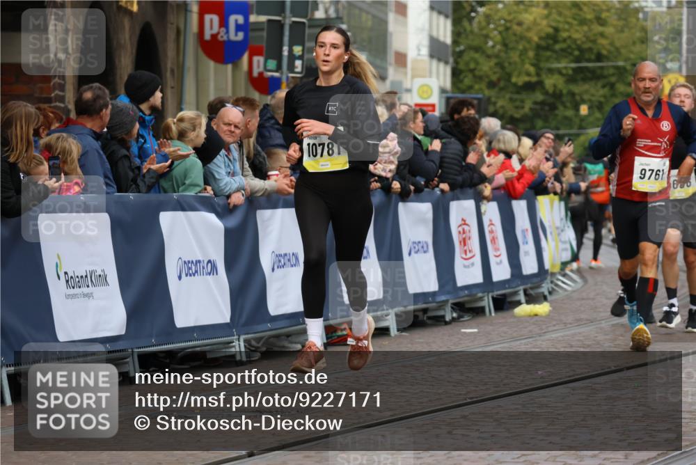 05.10.2025 - 20. swb-Marathon Bremen Strokosch-Dieckow http://msf.ph/oto/9227171 05.10.2025 10:49:47 Ziel 9218, 9369, 9452, 9696, 9761, 9889, 10159, 10346, 10781, 11091, 11749 meine-sportfotos.de