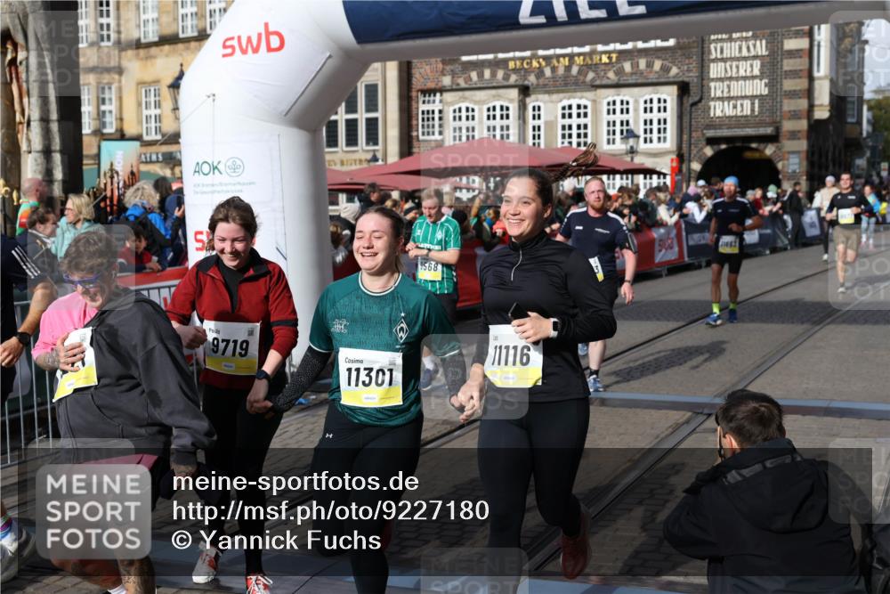 05.10.2025 - 20. swb-Marathon Bremen Yannick Fuchs http://msf.ph/oto/9227180 05.10.2025 10:58:04 Ziel 9221, 9568, 9719, 10219, 10577, 10651, 10703, 10834, 10975, 11023, 11116, 11301, 11469, 11564, 11663 meine-sportfotos.de