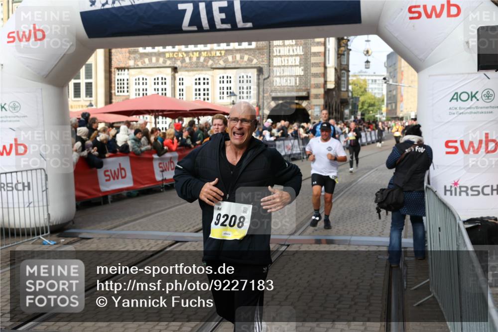 05.10.2025 - 20. swb-Marathon Bremen Yannick Fuchs http://msf.ph/oto/9227183 05.10.2025 11:01:10 Ziel 9208, 9305, 9600, 9954, 10228, 10258, 10359, 10477, 10630, 11053, 11719 meine-sportfotos.de